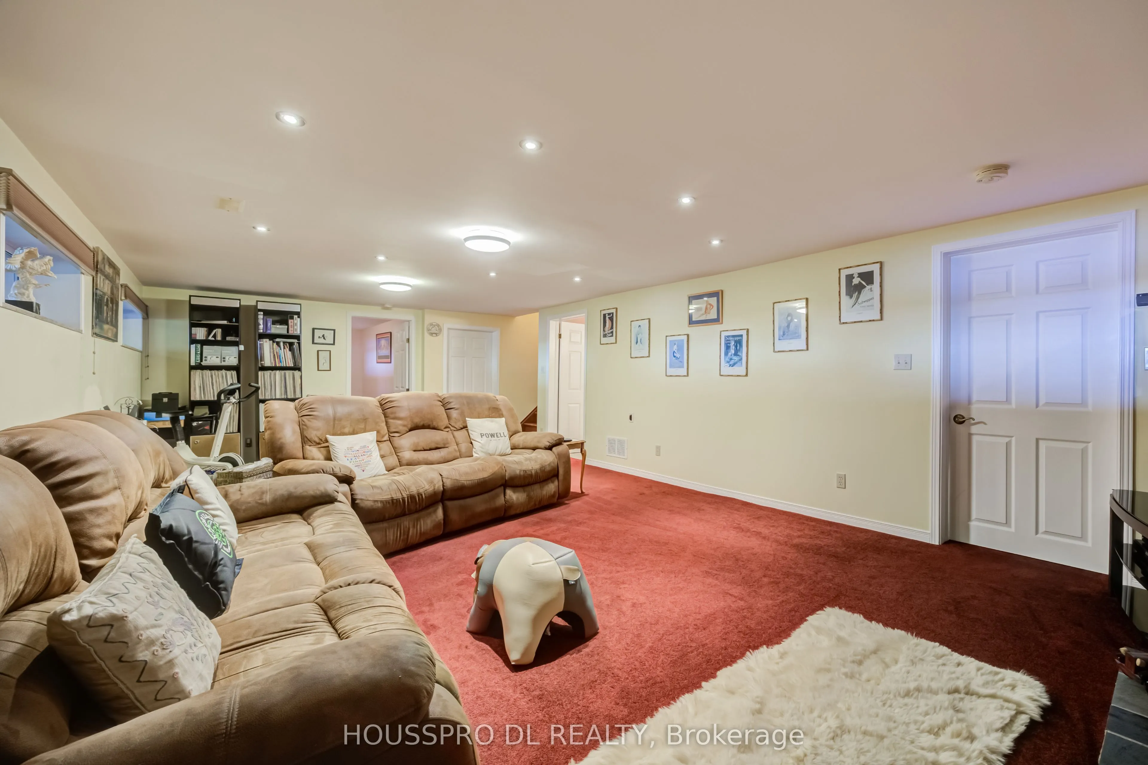 2683 Lakeshore Road E