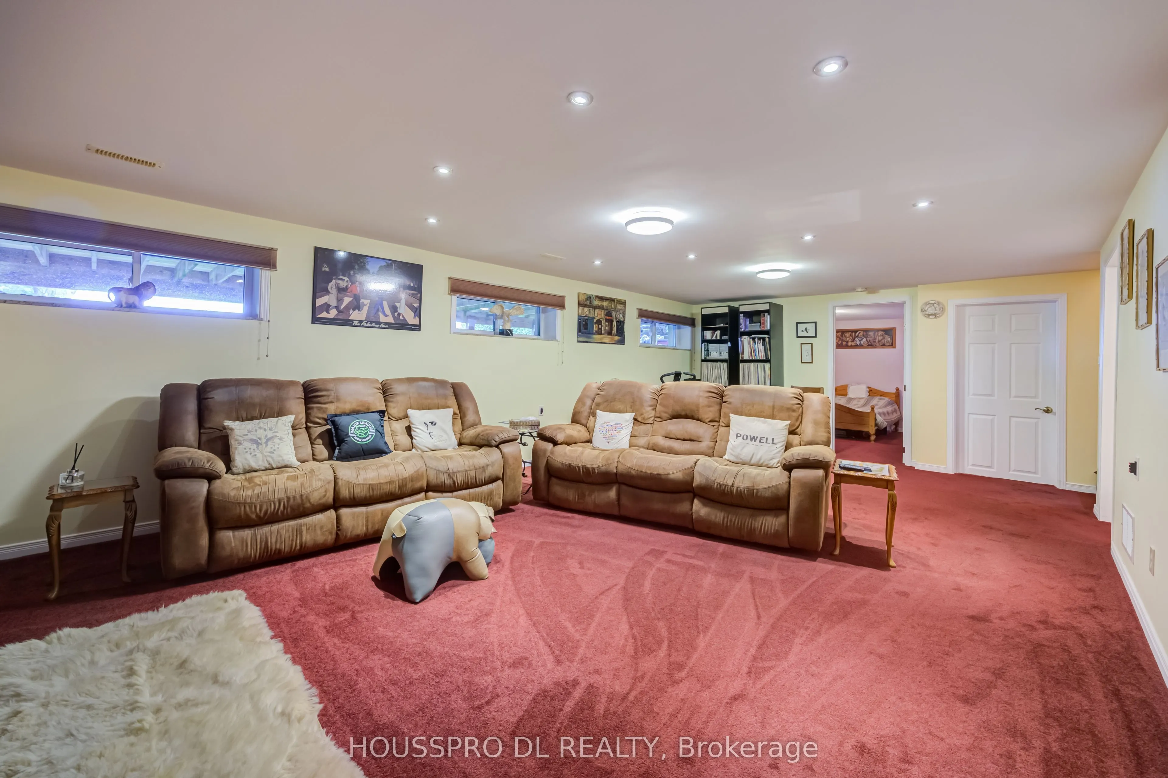 2683 Lakeshore Road E