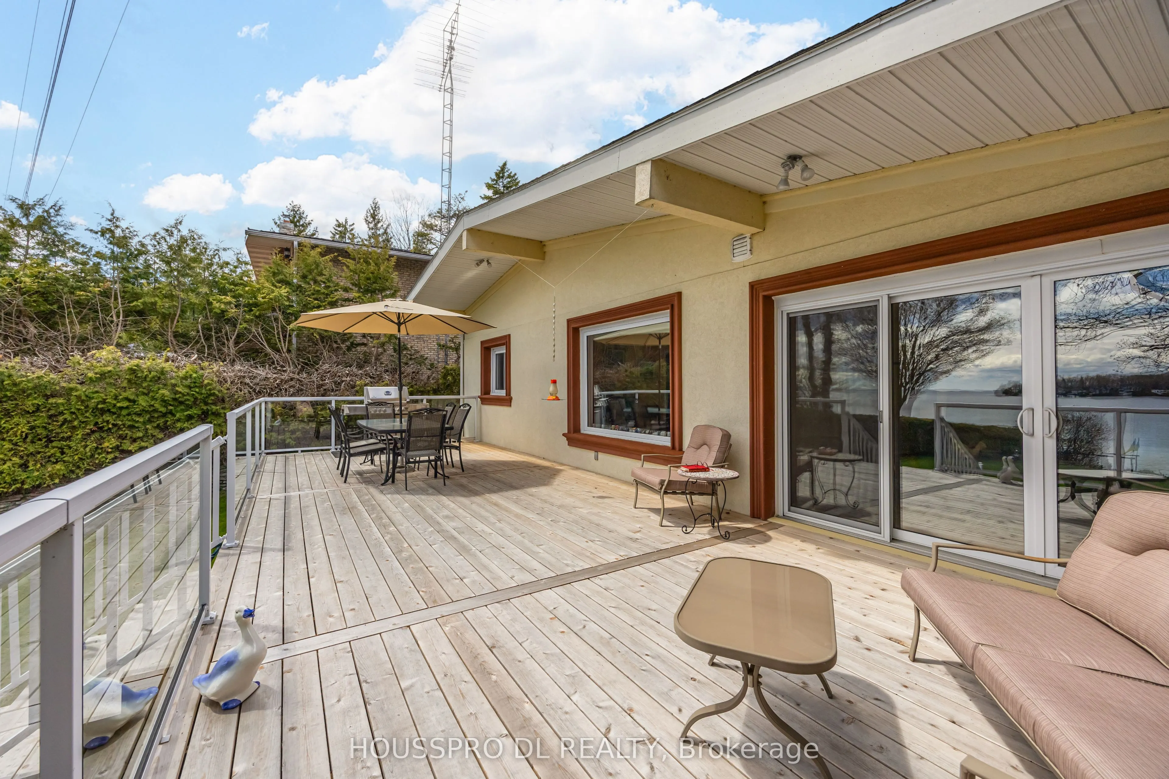 2683 Lakeshore Road E