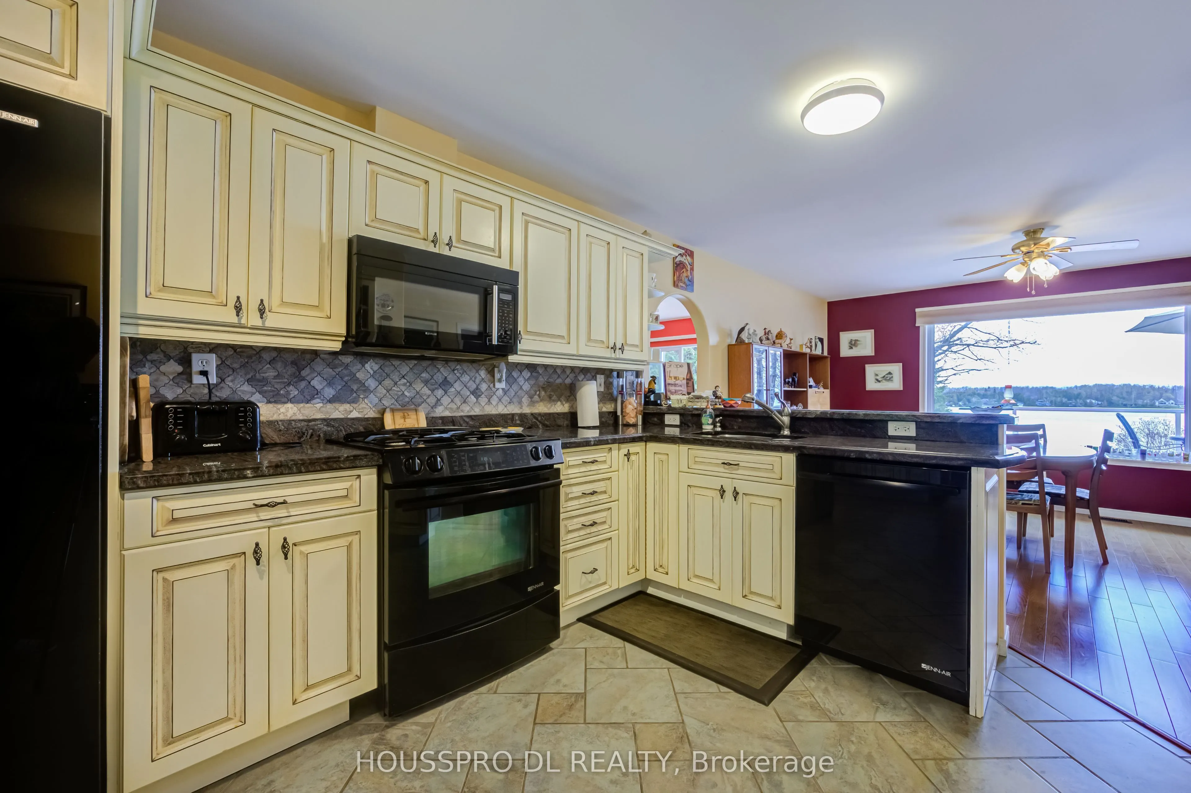 2683 Lakeshore Road E