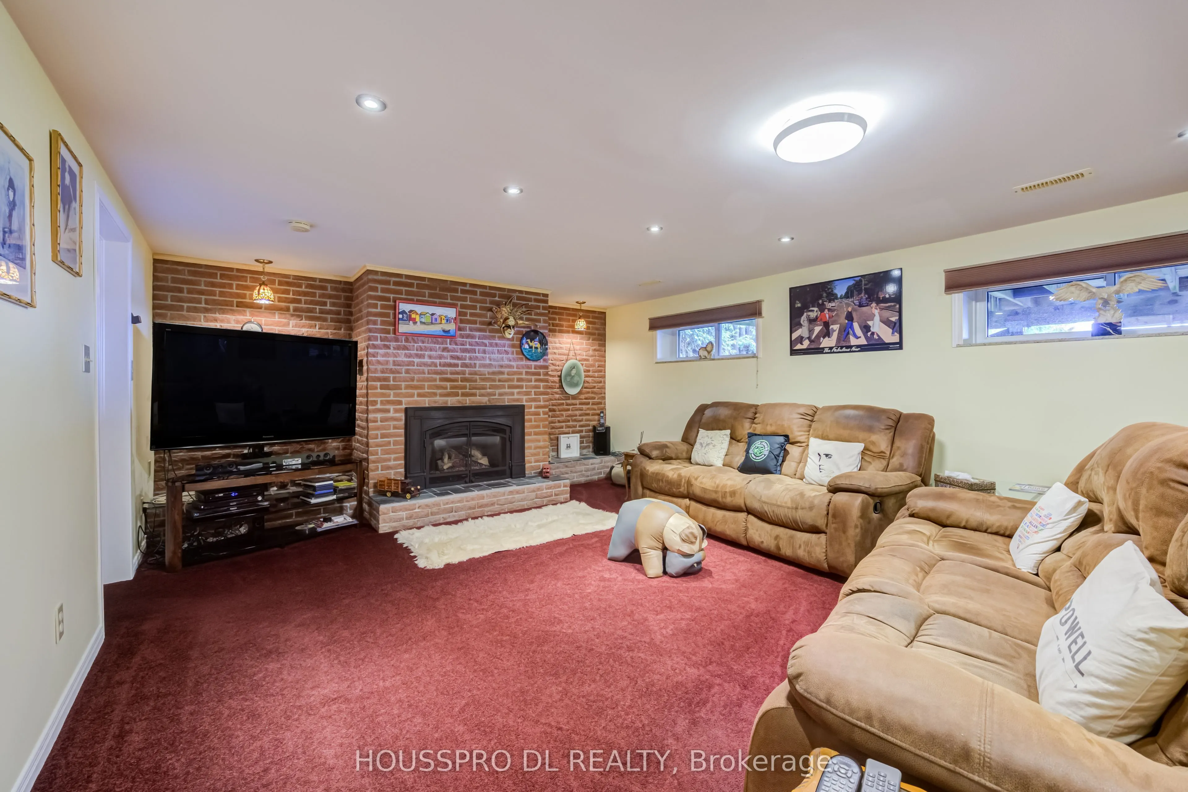 2683 Lakeshore Road E