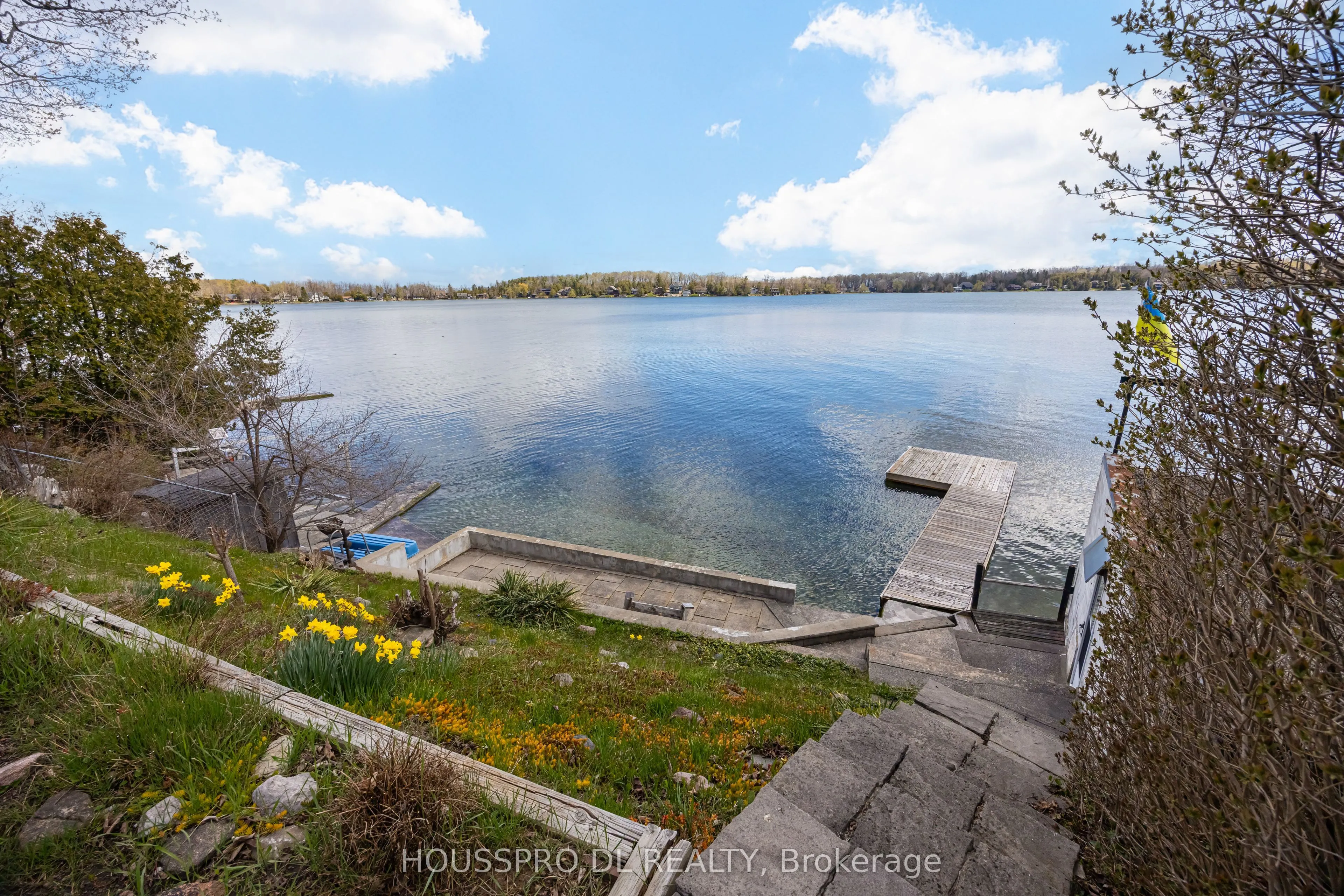 2683 Lakeshore Road E