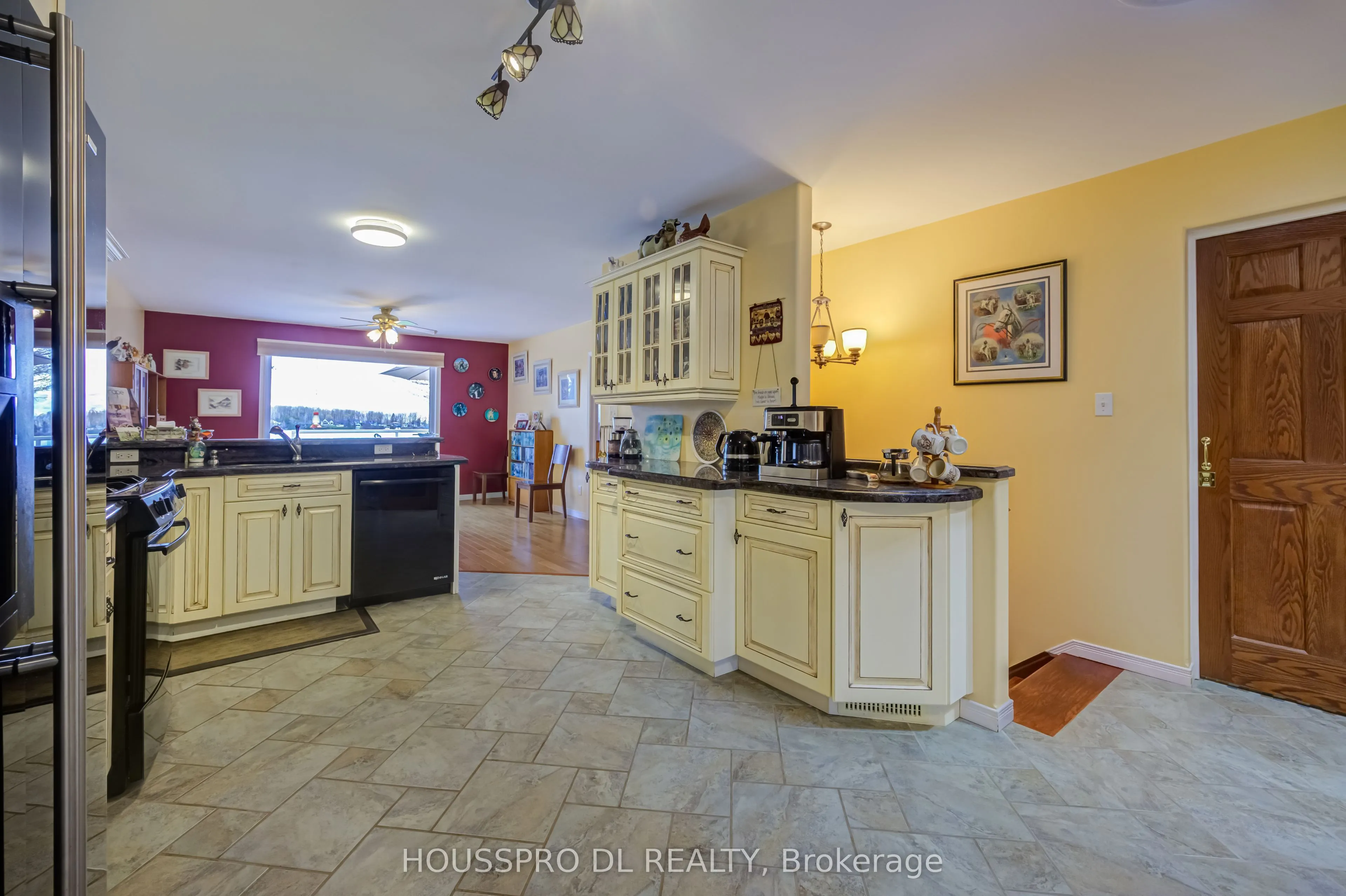 2683 Lakeshore Road E