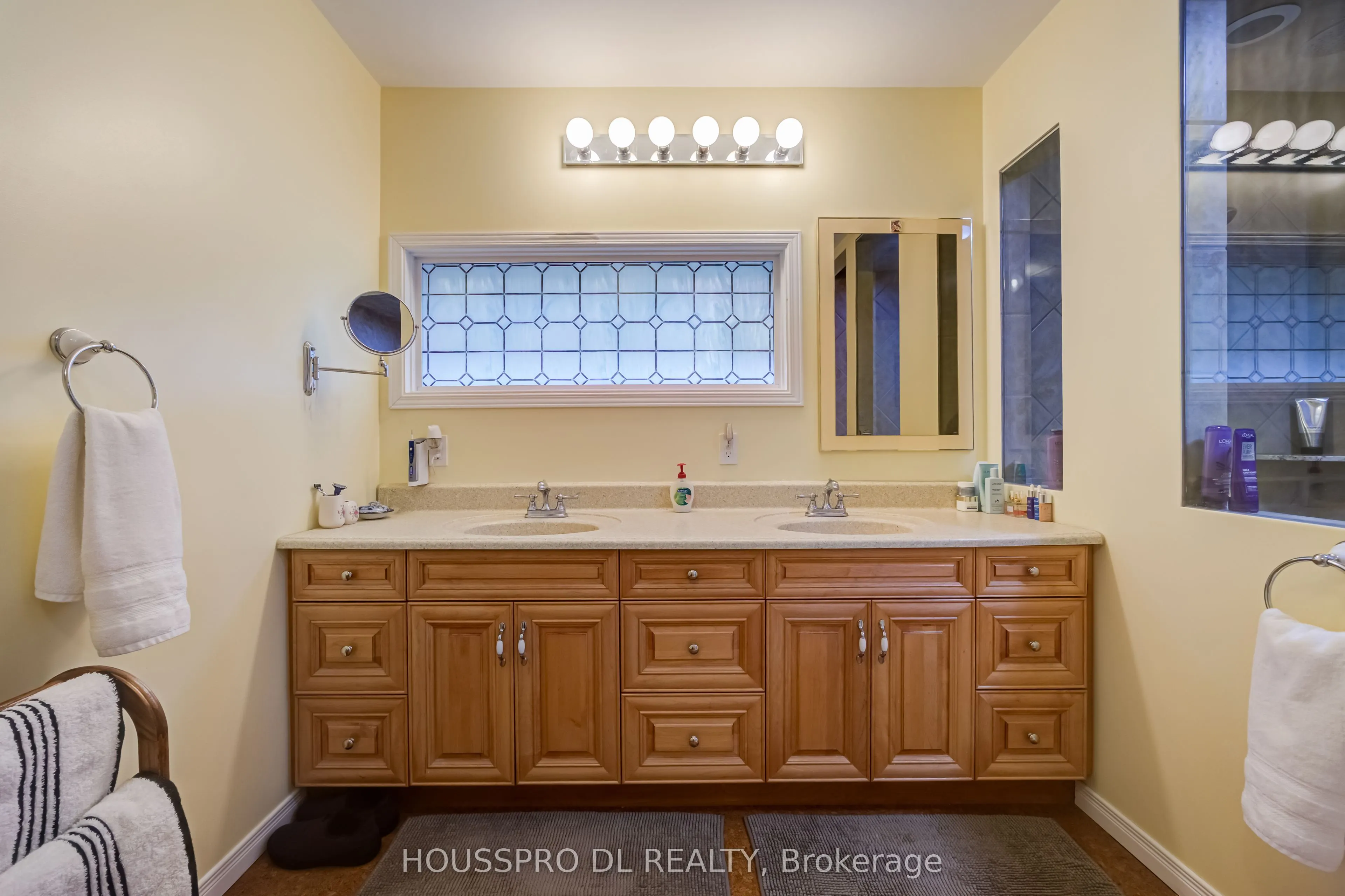 2683 Lakeshore Road E