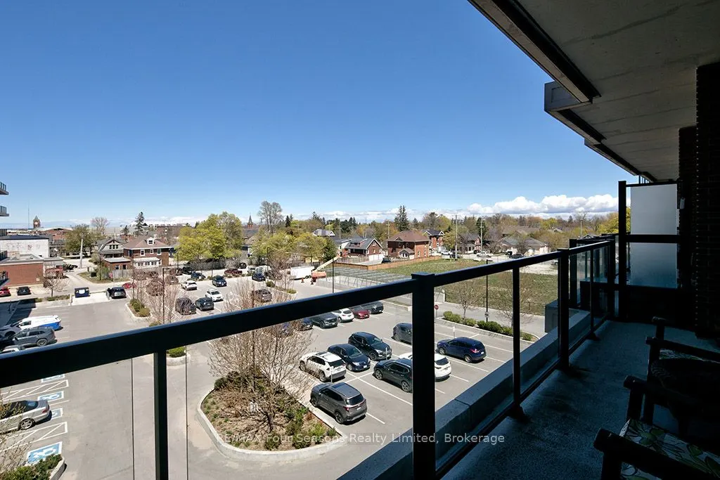 1 Hume Street #402