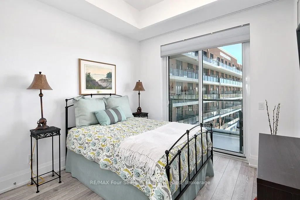 1 Hume Street #402