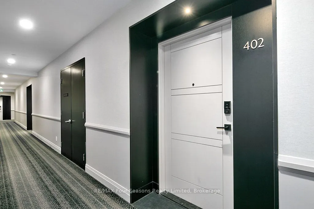 1 Hume Street #402