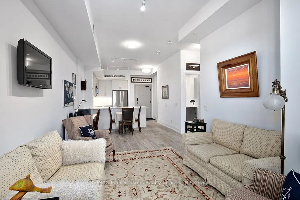 1 Hume Street #402