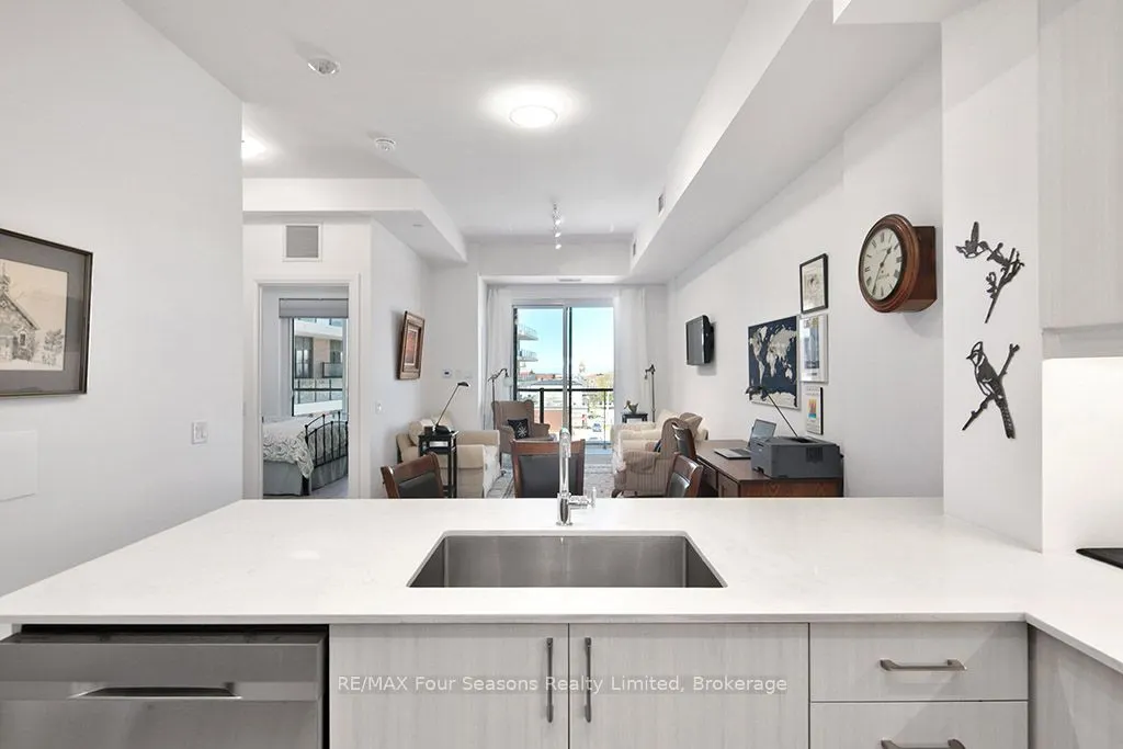 1 Hume Street #402