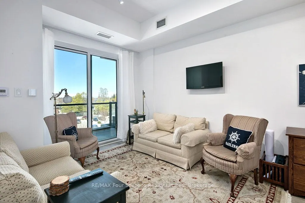 1 Hume Street #402