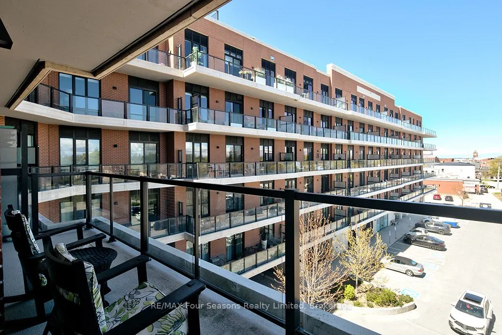 1 Hume Street #402