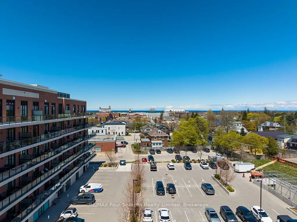 1 Hume Street #402