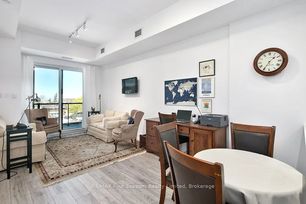 1 Hume Street #402