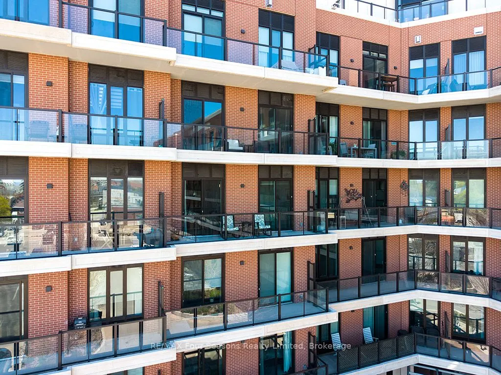 1 Hume Street #402