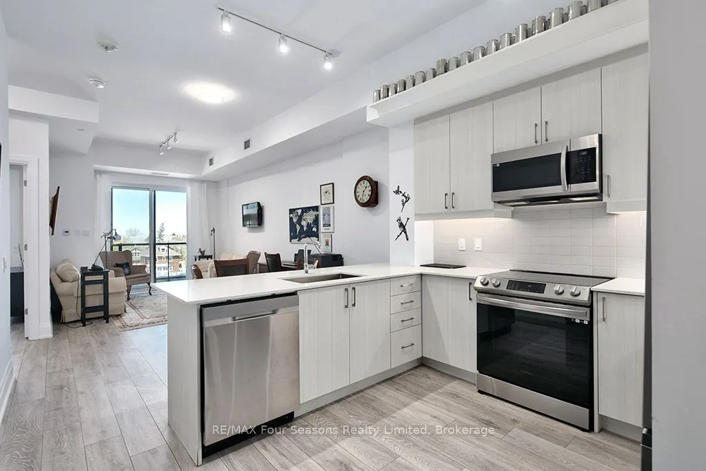 1 Hume Street #402