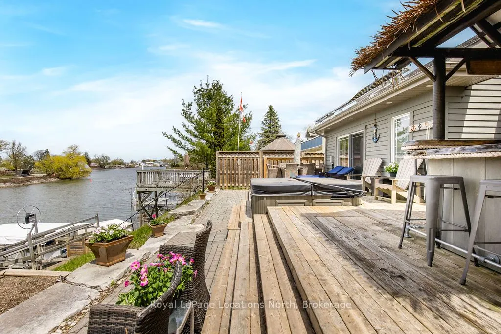 1094 RIVER Road W
