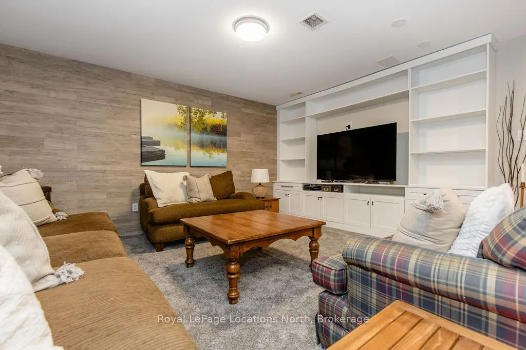 1094 RIVER Road W