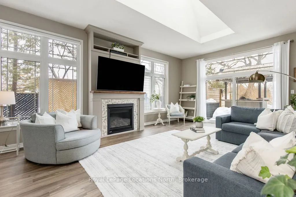 1094 RIVER Road W