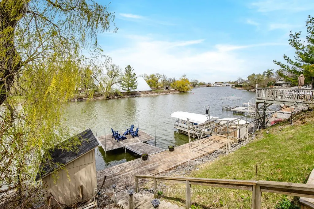 1094 RIVER Road W