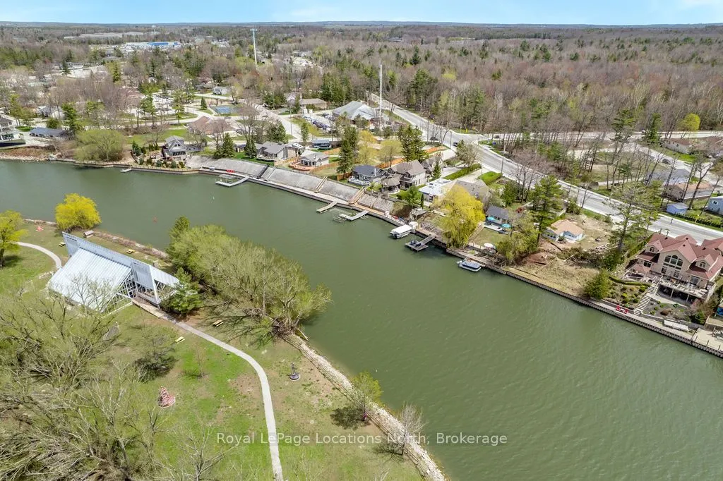 1094 RIVER Road W