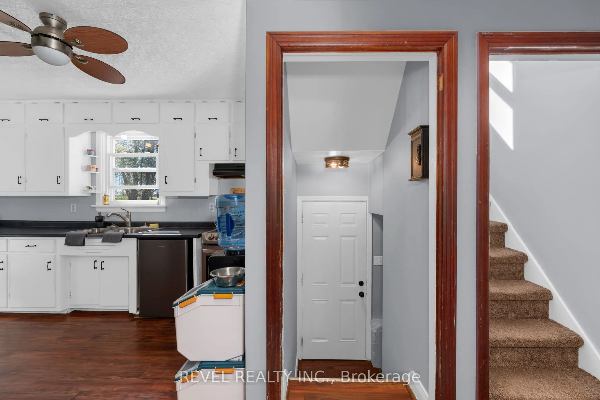 2940 Old Second Road S