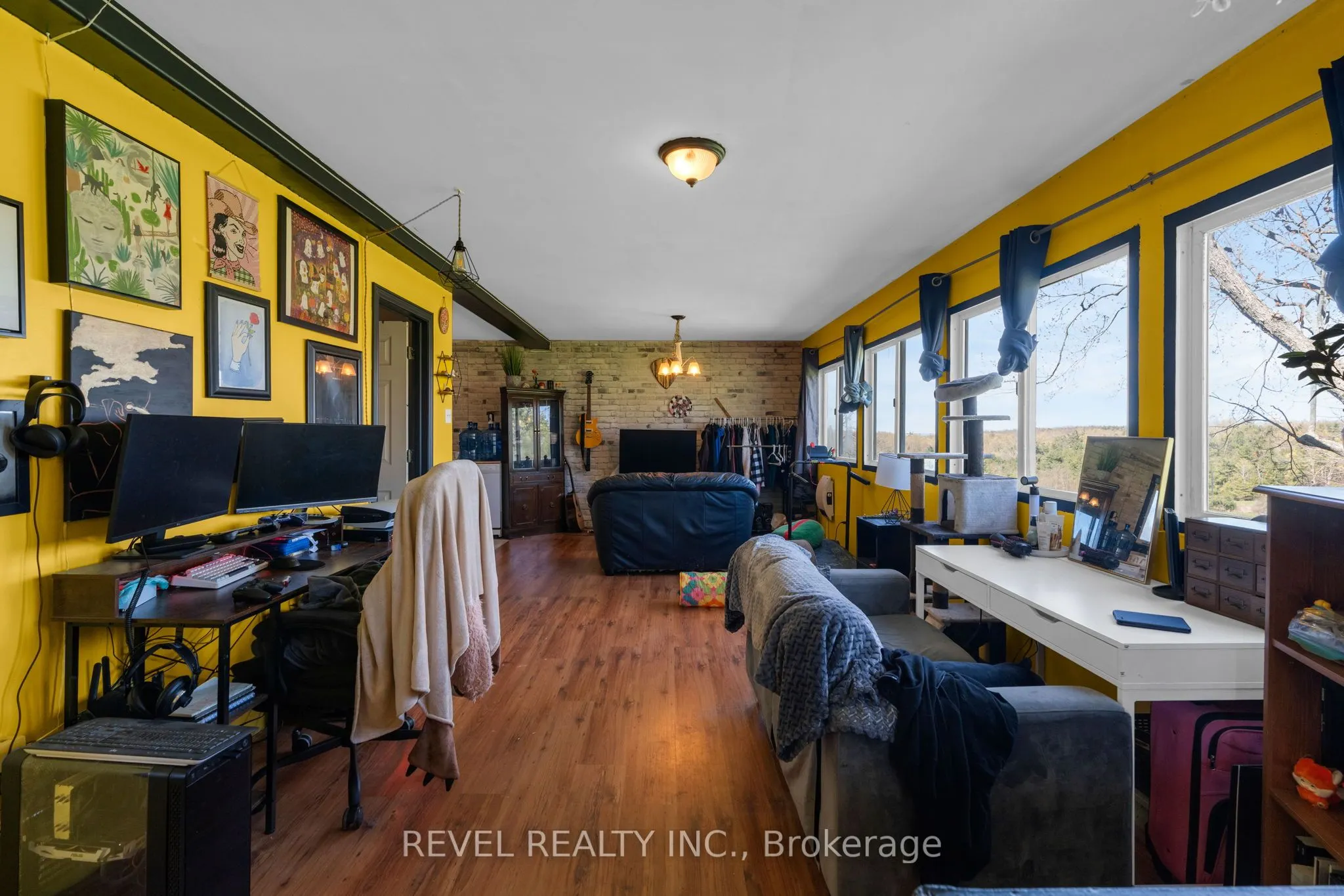2940 Old Second Road S