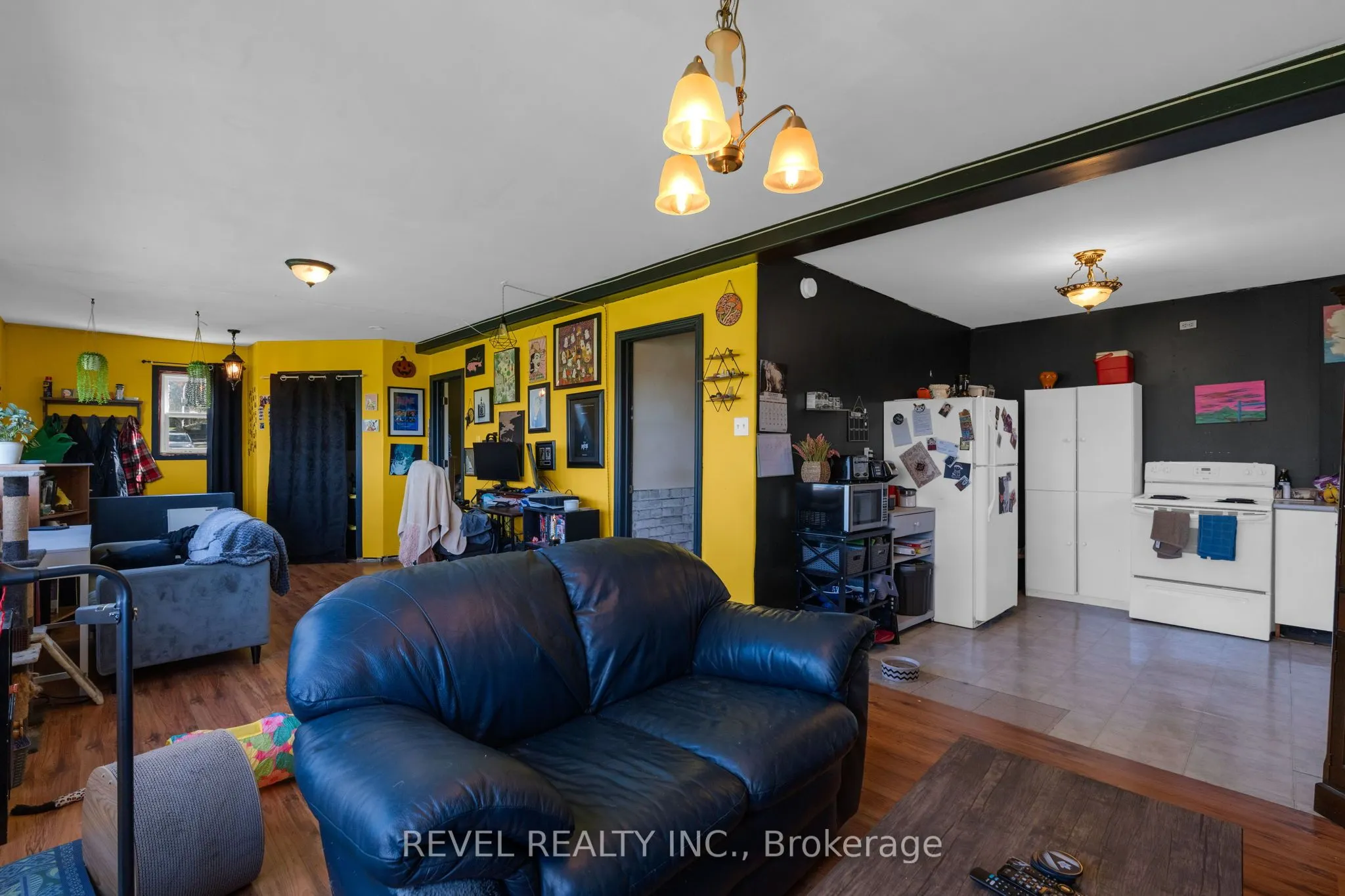 2940 Old Second Road S