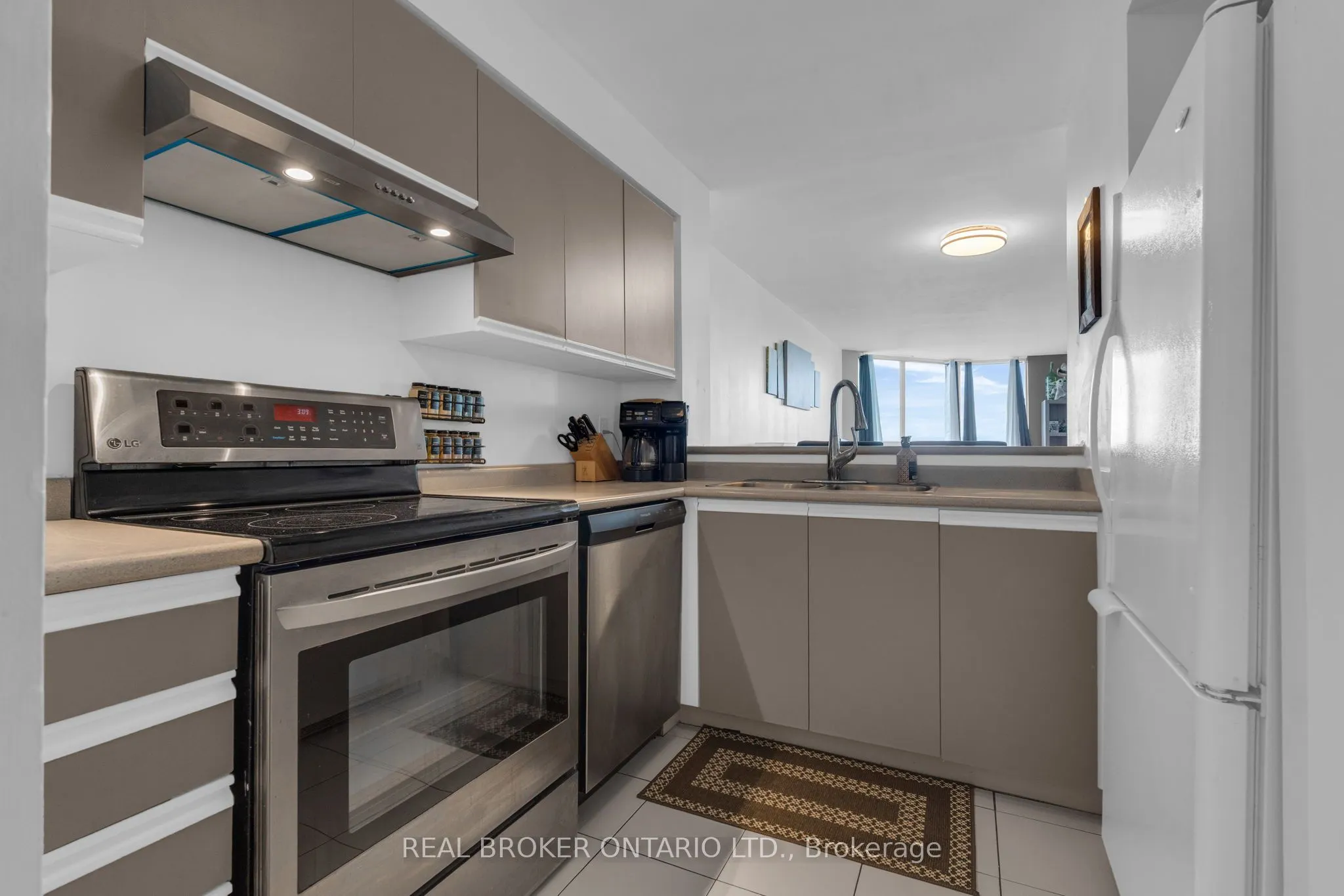 140 DUNLOP Street E #704
