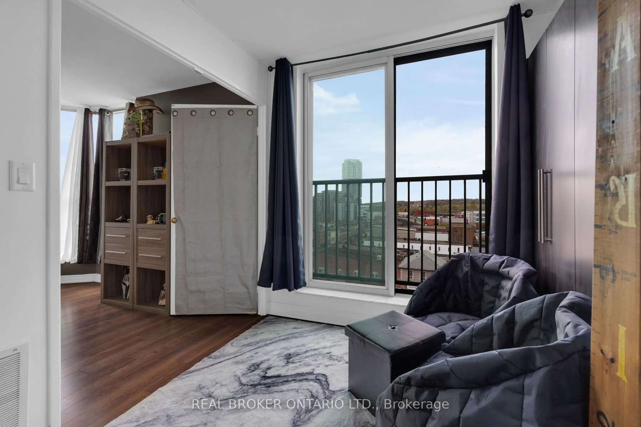 140 DUNLOP Street E #704