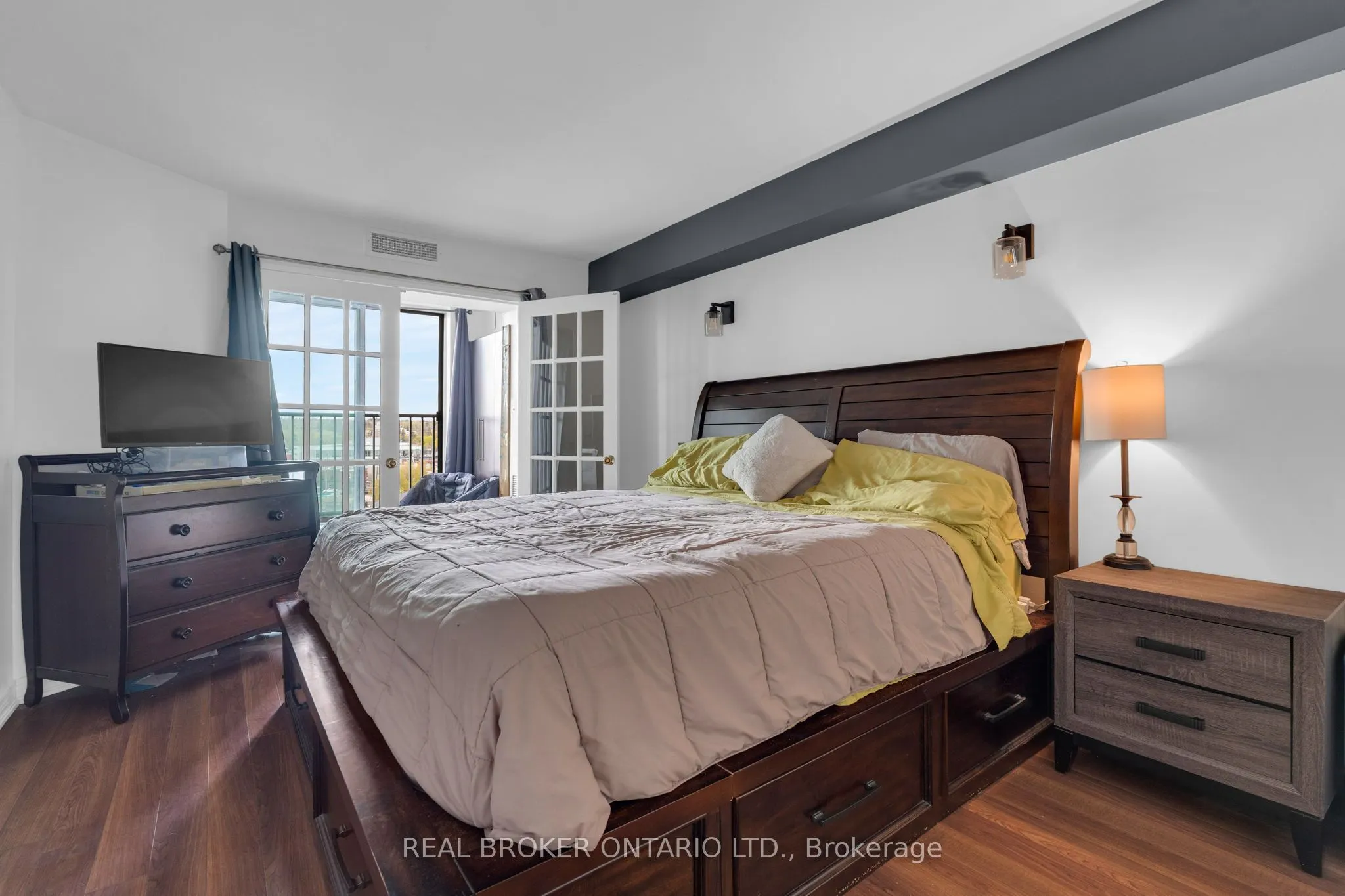140 DUNLOP Street E #704