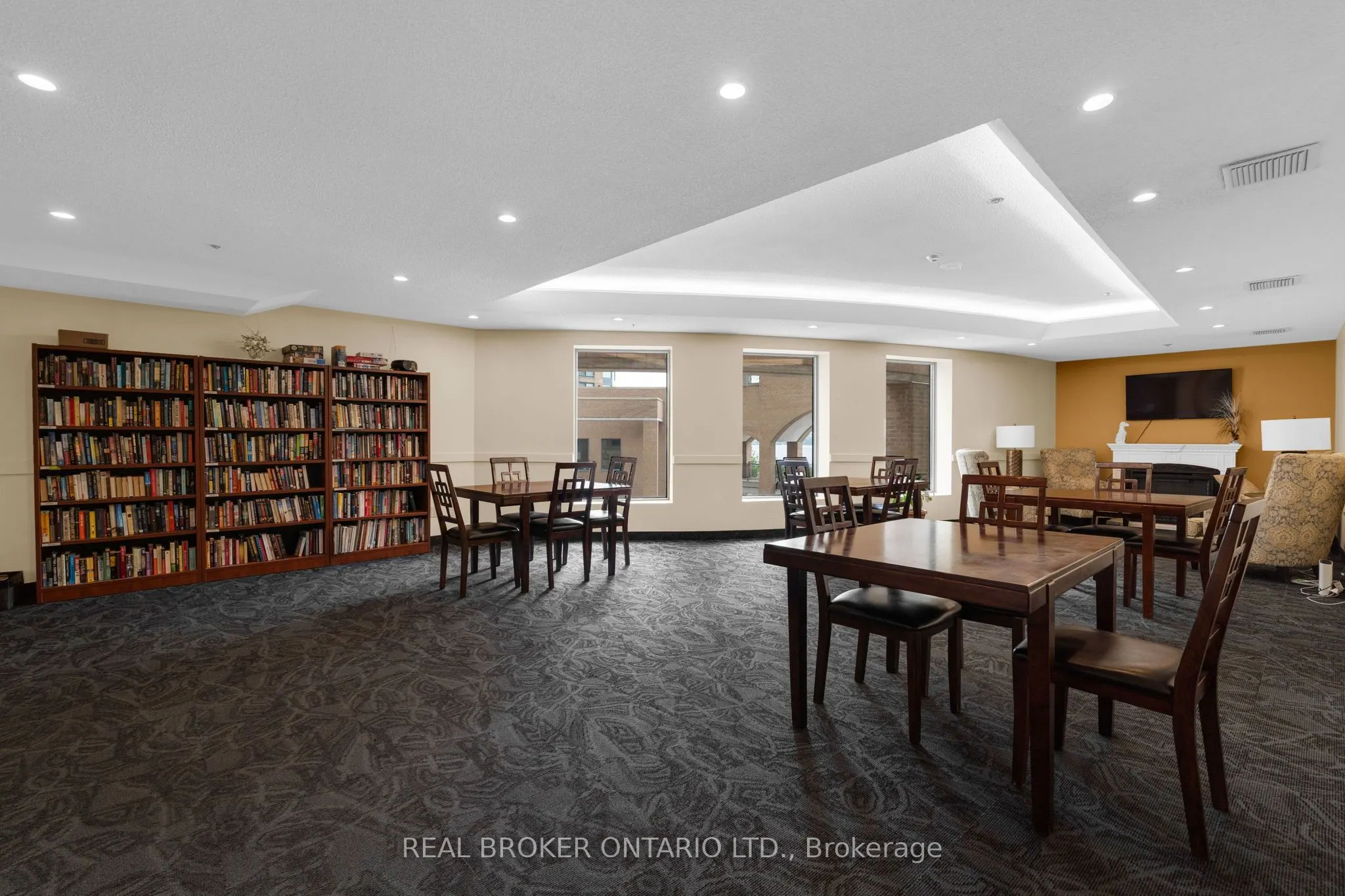 140 DUNLOP Street E #704