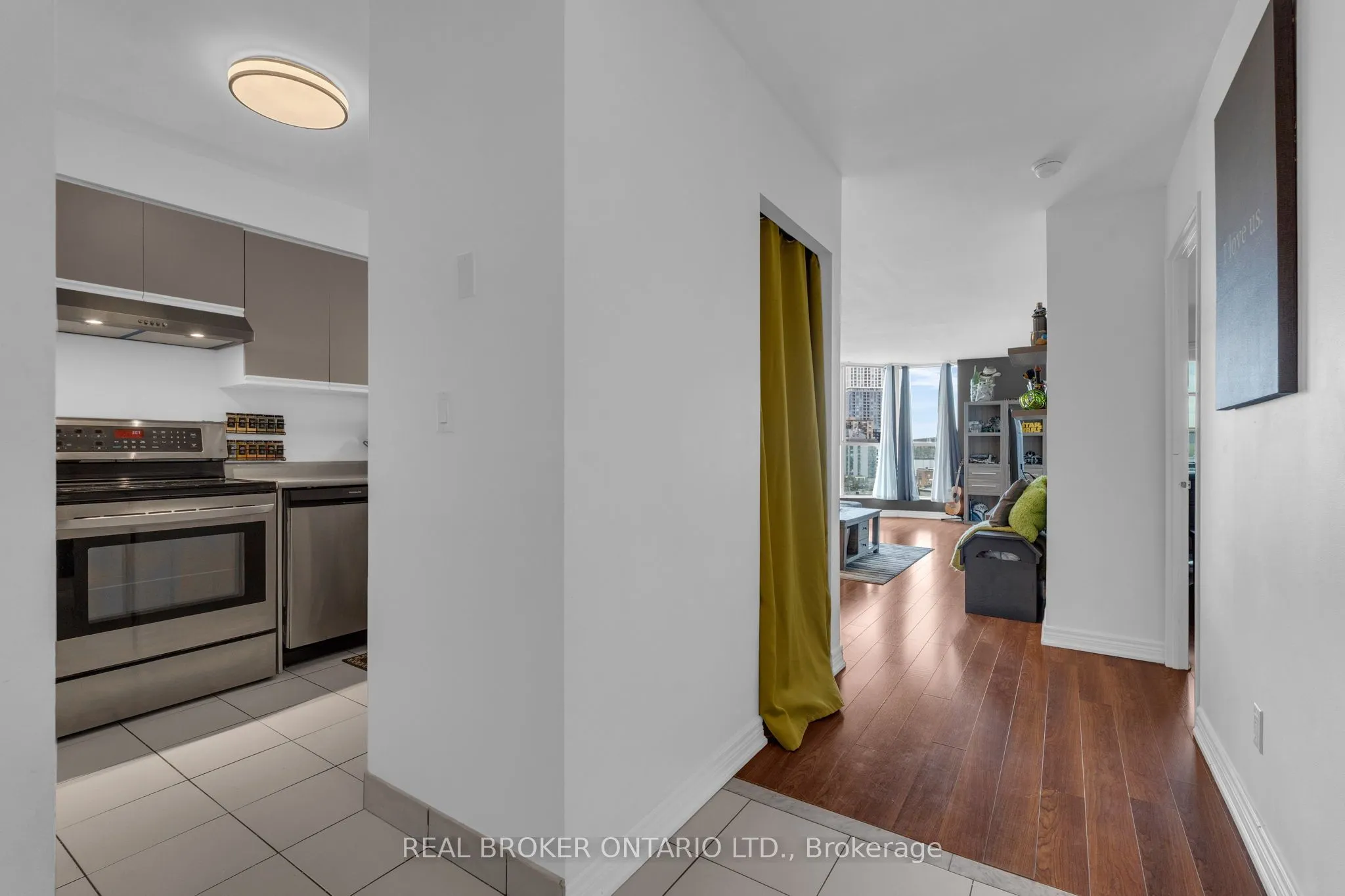 140 DUNLOP Street E #704