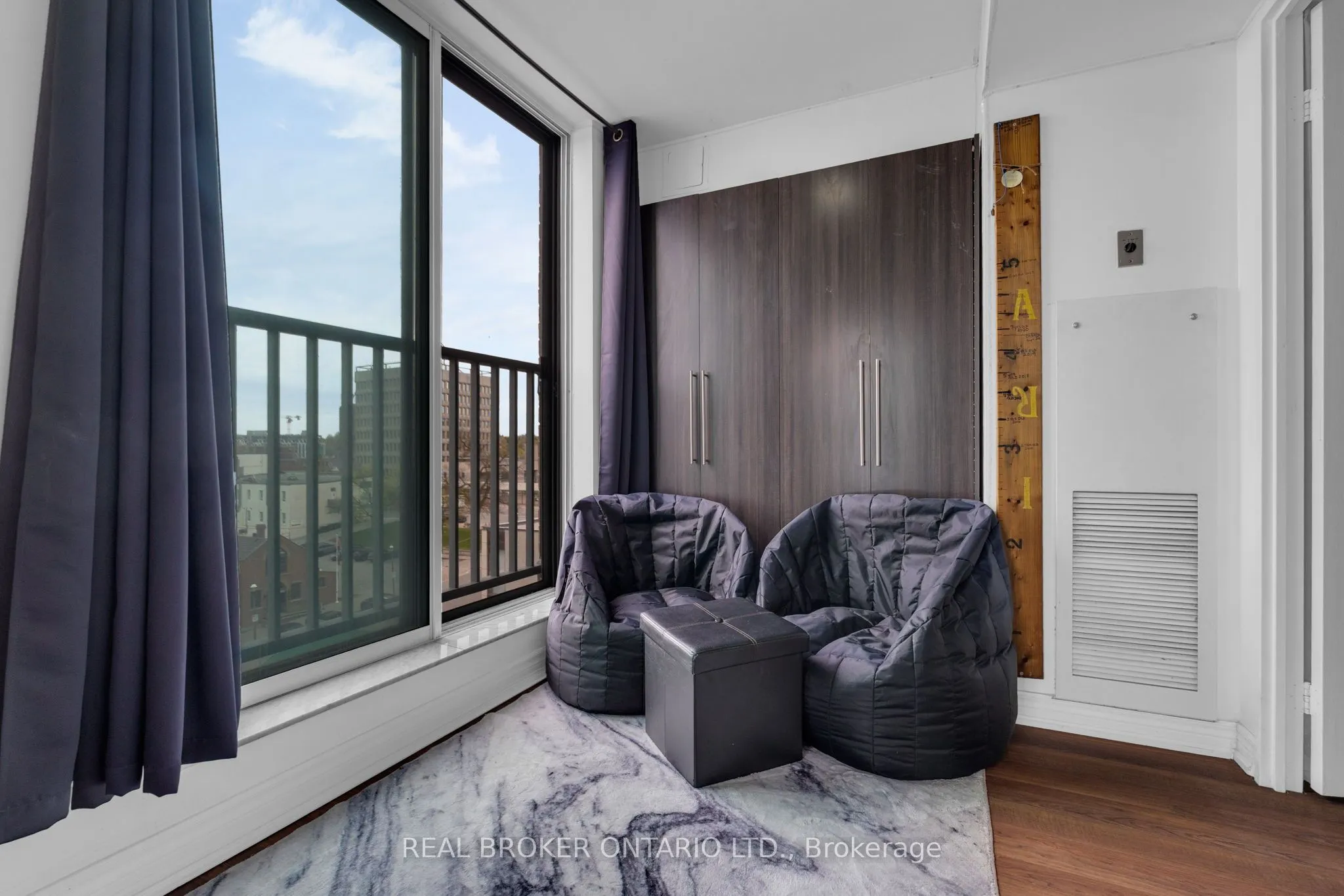 140 DUNLOP Street E #704