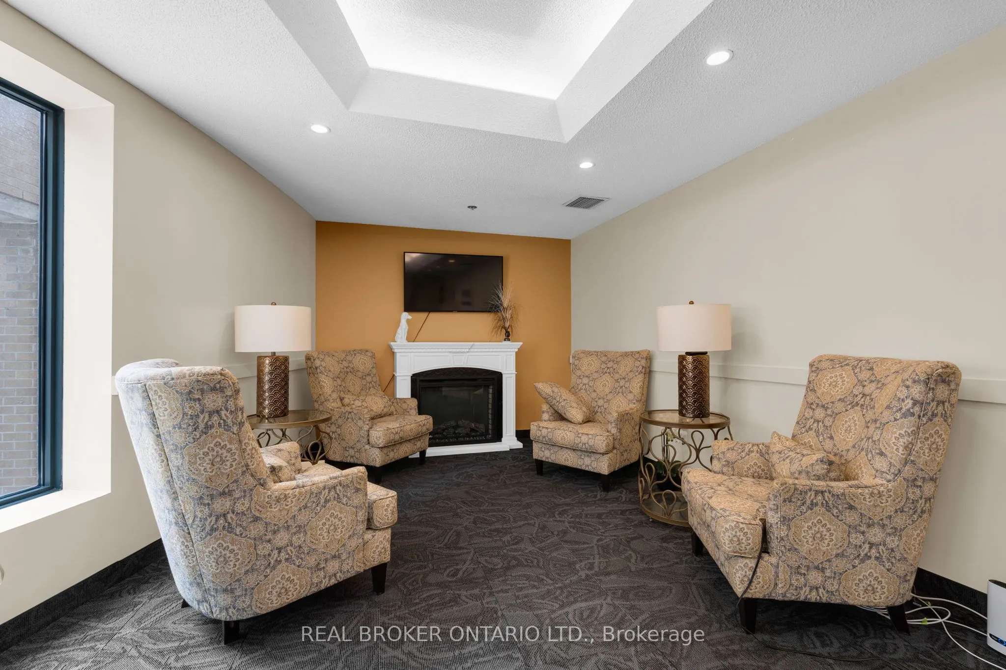 140 DUNLOP Street E #704