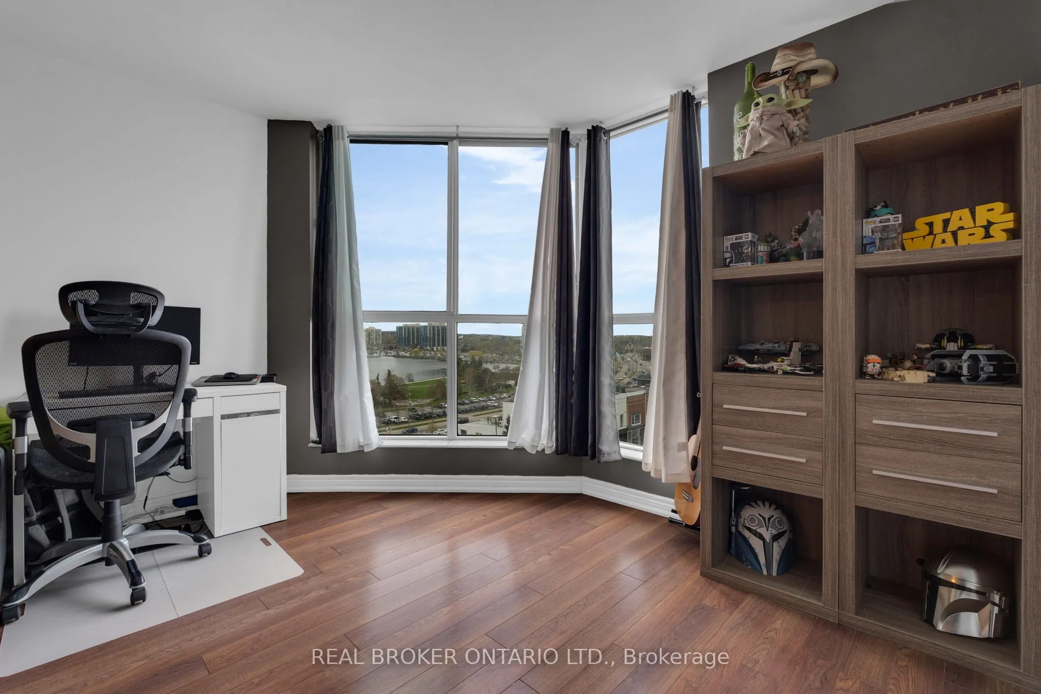 140 DUNLOP Street E #704