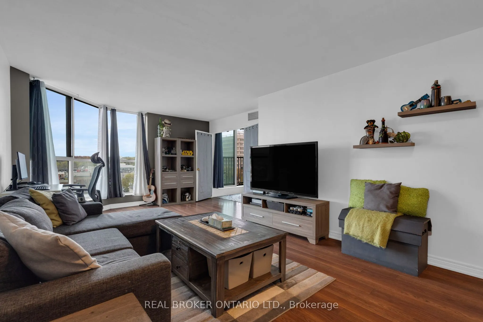 140 DUNLOP Street E #704