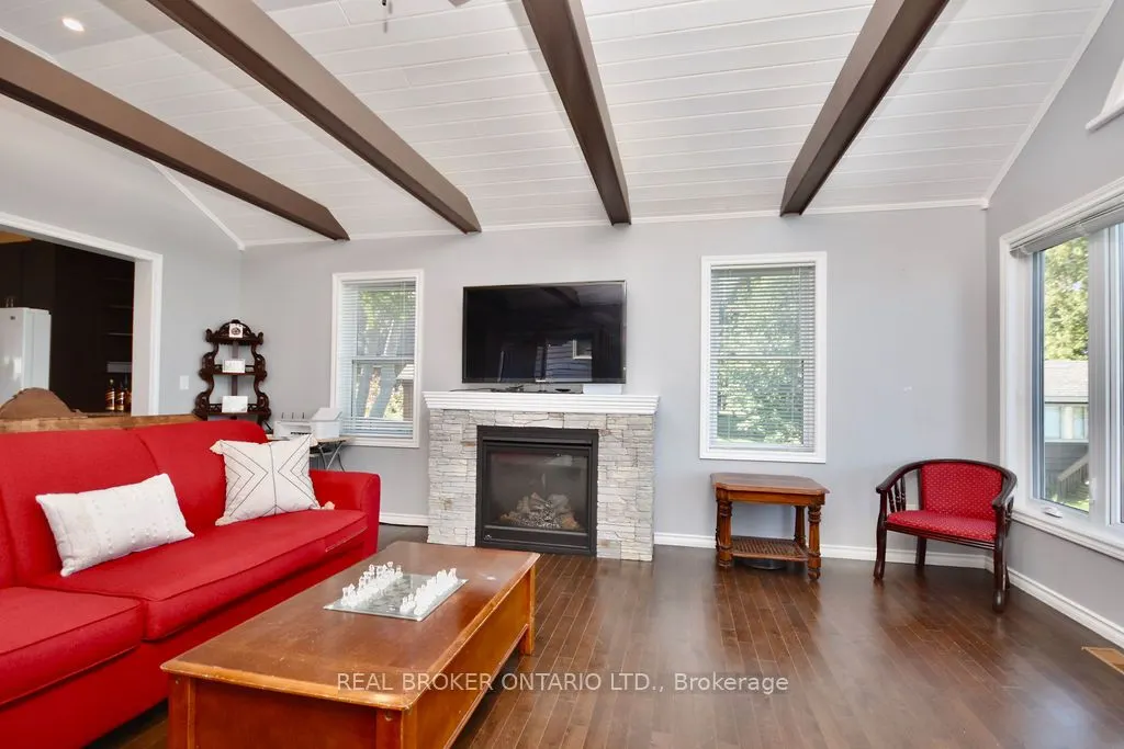 5818 Victoria Park Road