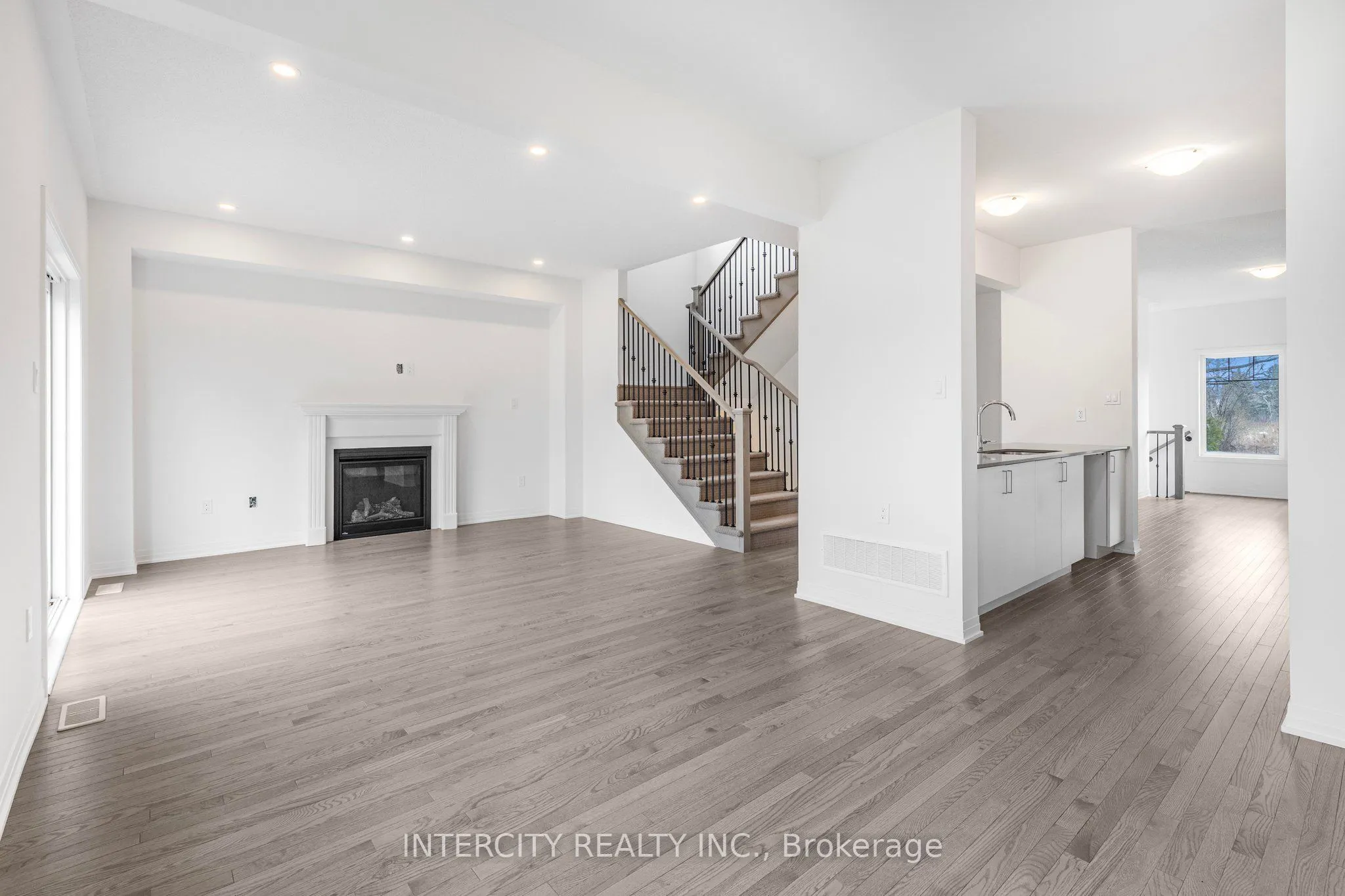 345 Quebec Street