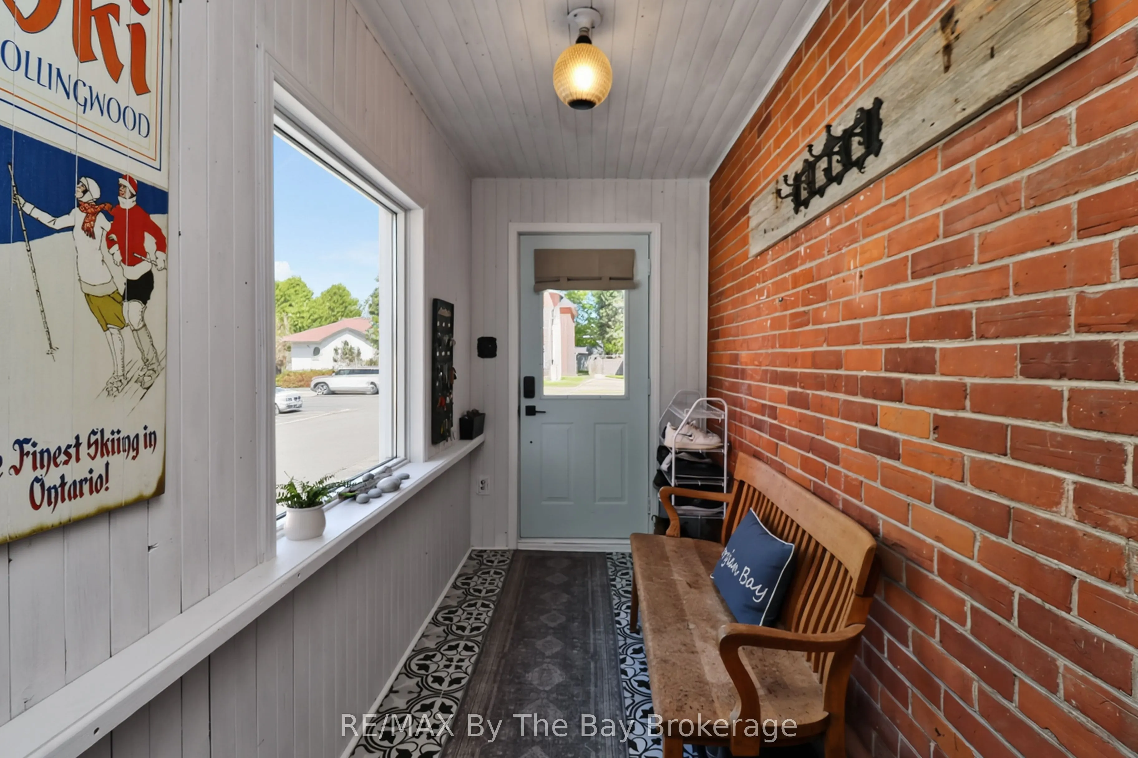 87 Queen Street W