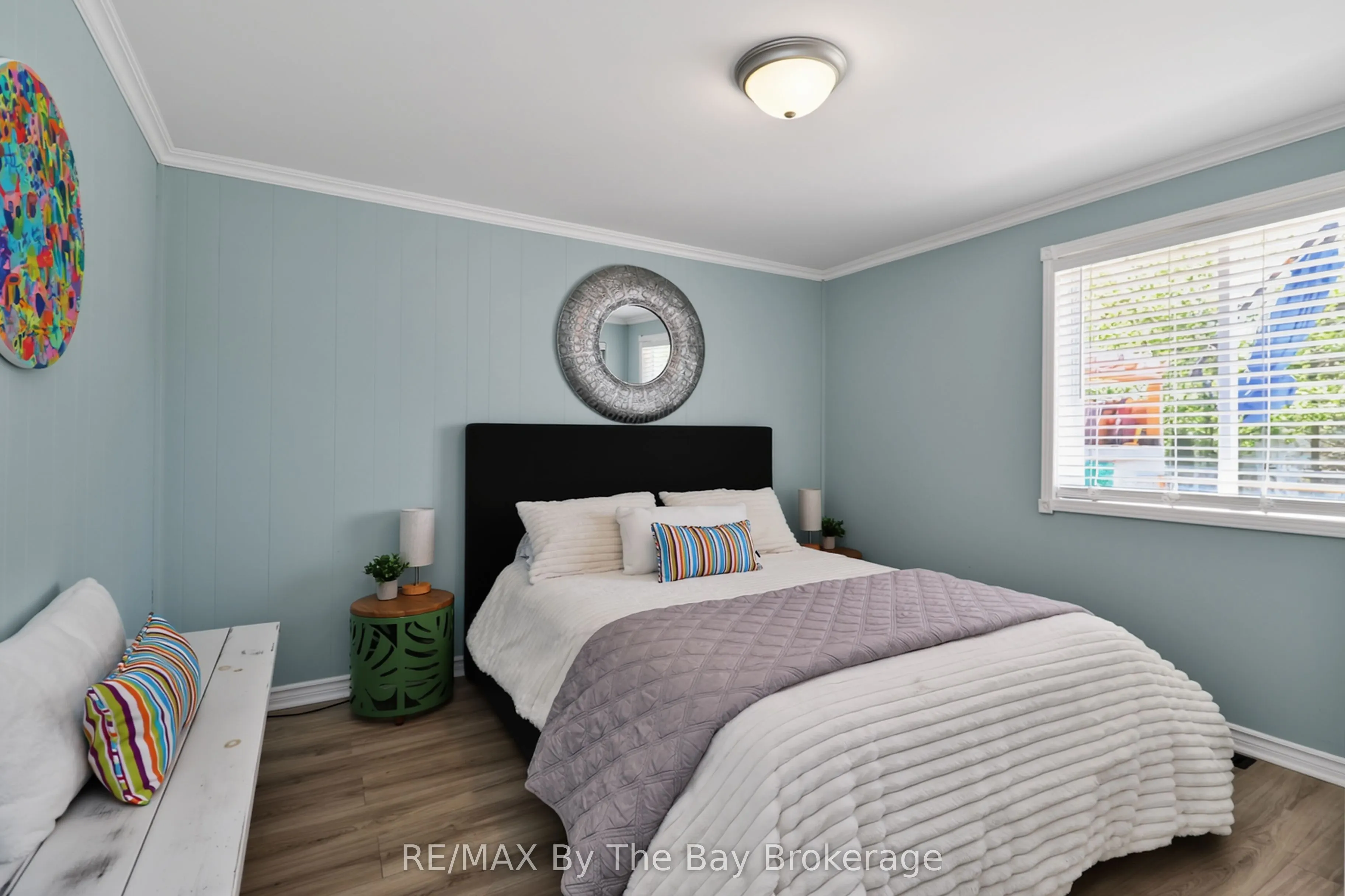 87 Queen Street W