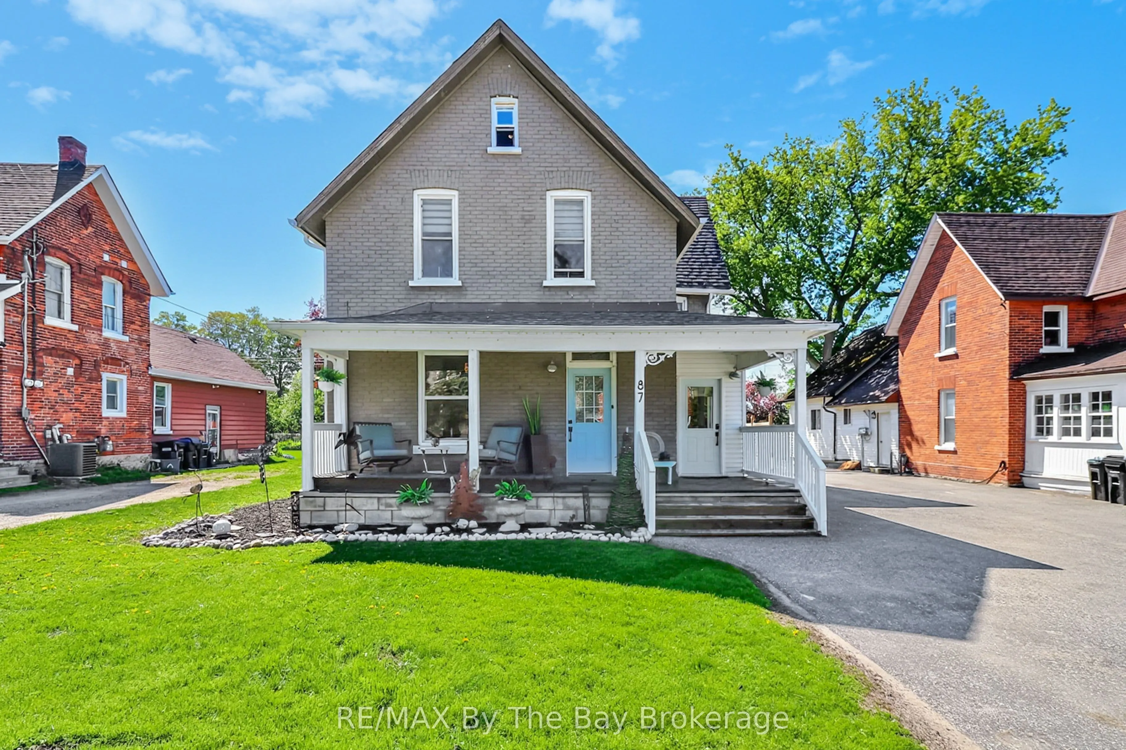 87 Queen Street W