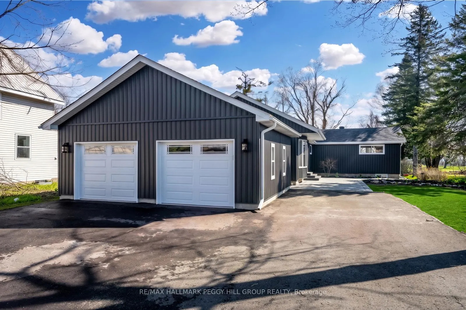 386 Peter Street N
