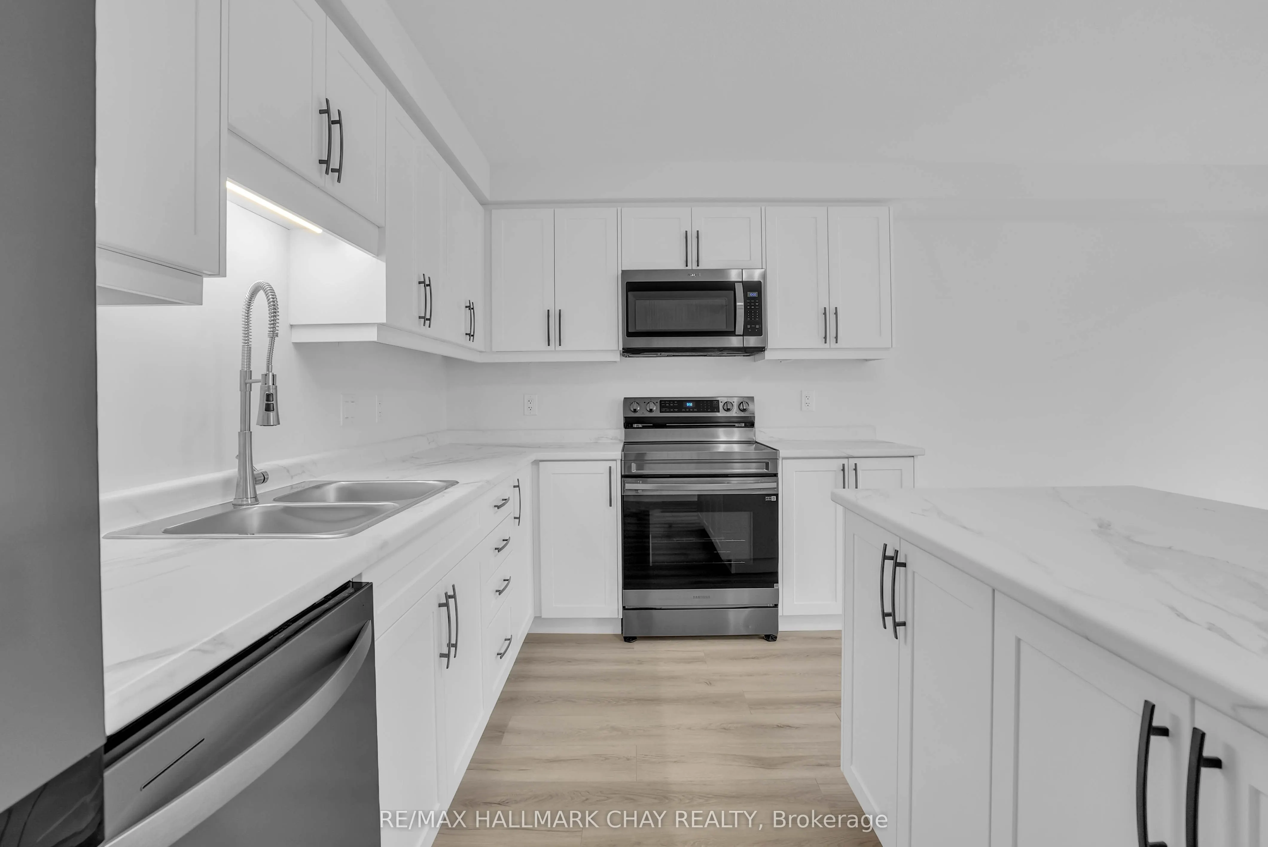 Lot 11 169 Queen Street W
