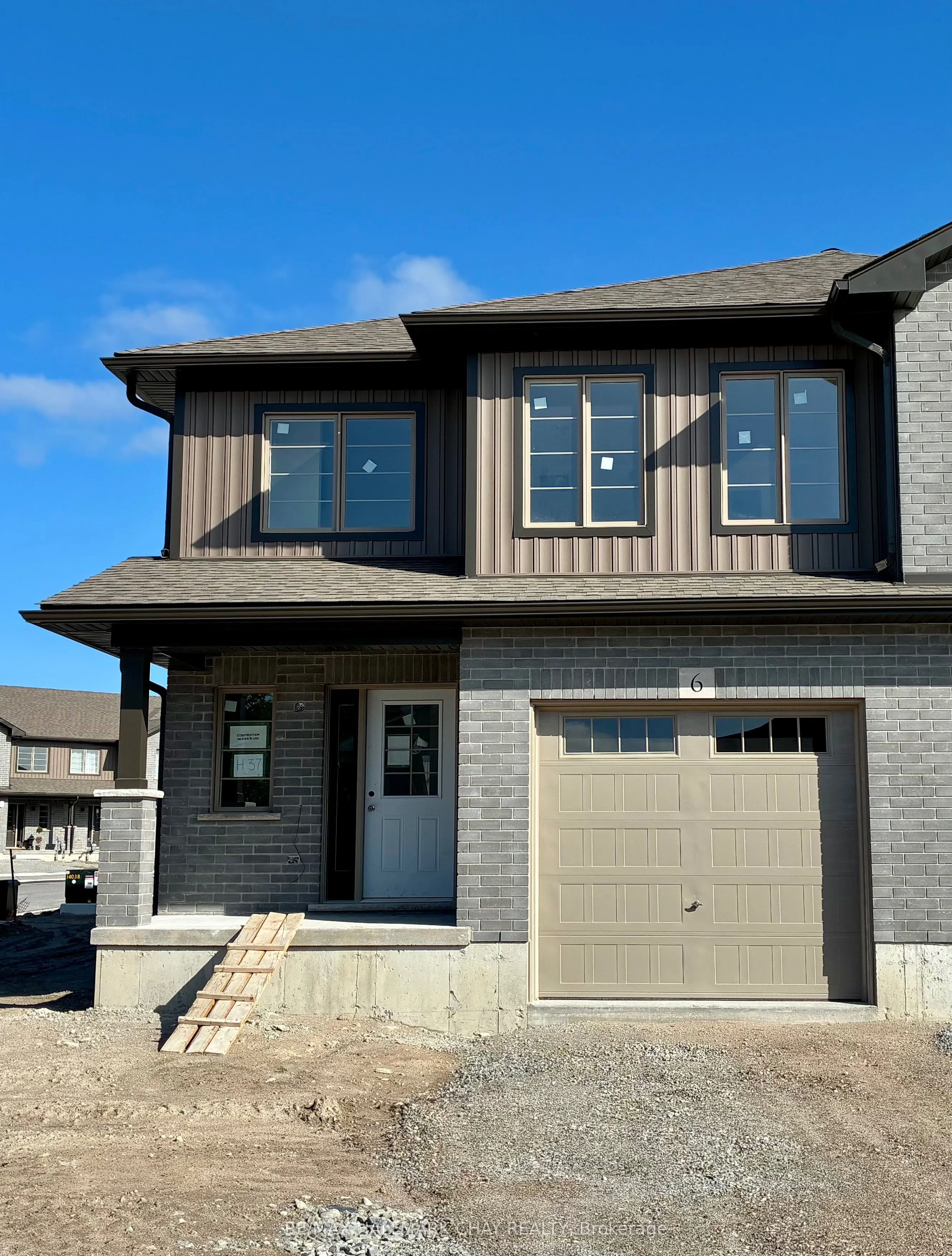 Lot 37 169 Queen Street W