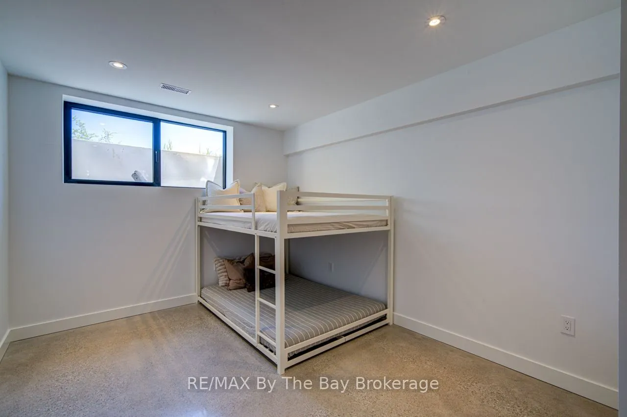 18 Raintree Court