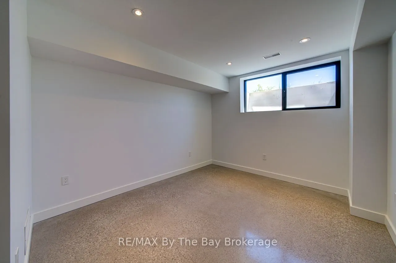18 Raintree Court