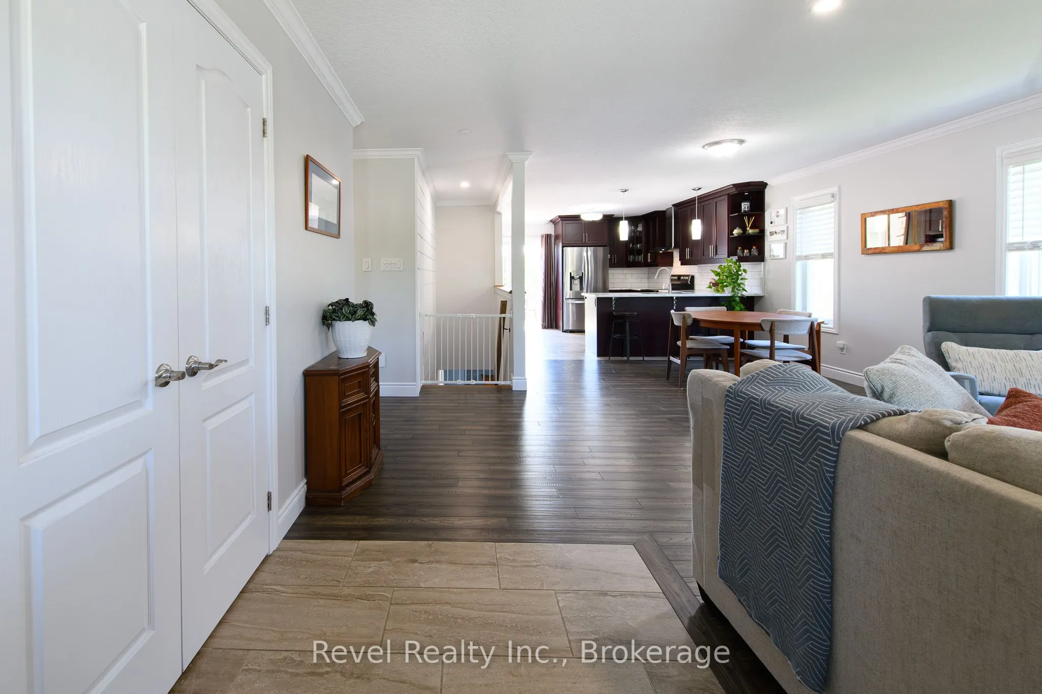 37 Marilyn Avenue N