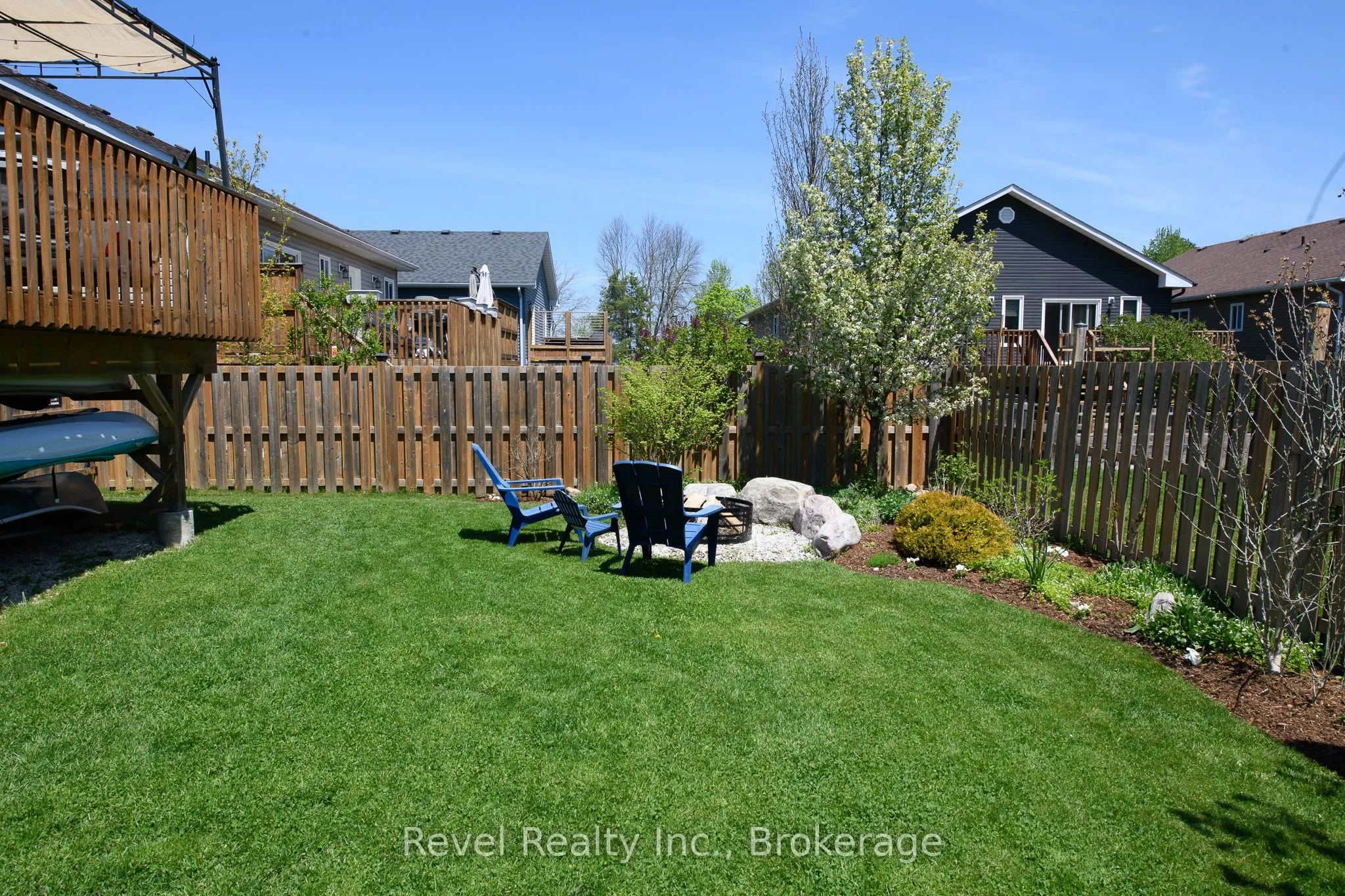 37 Marilyn Avenue N