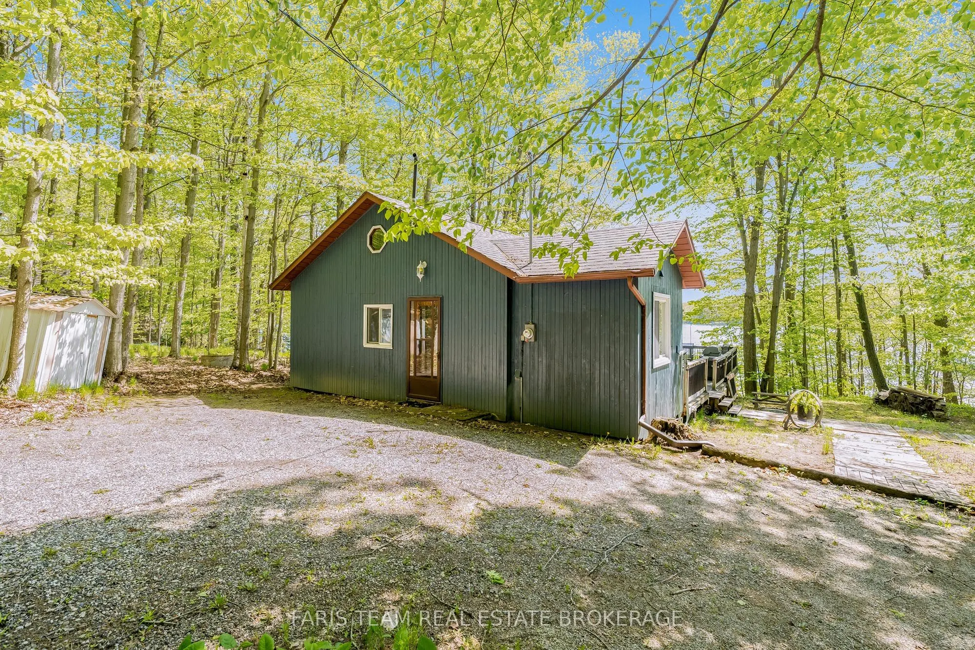 112 Farlain Lake Road E