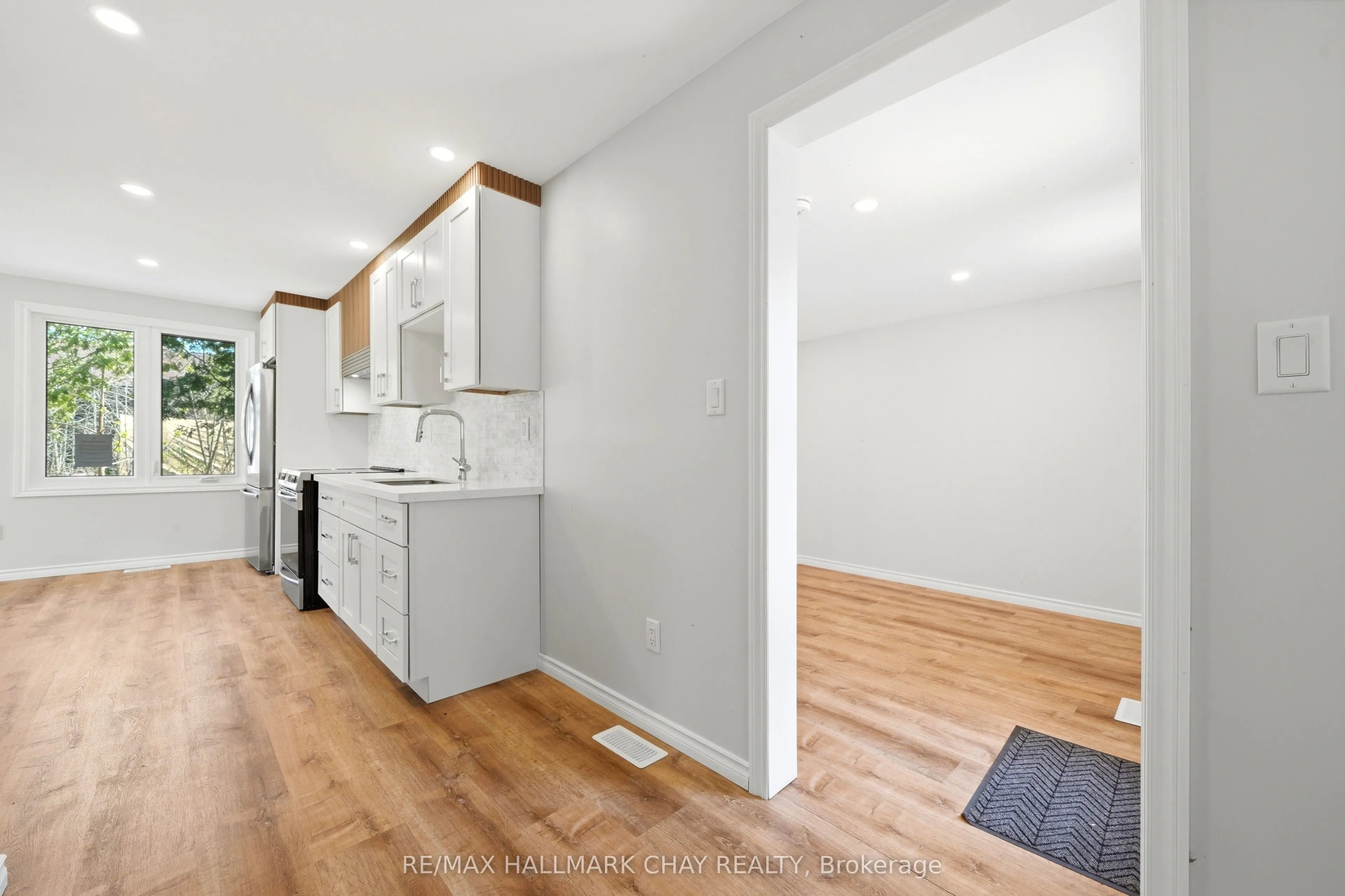 71 Lakeshore Road E